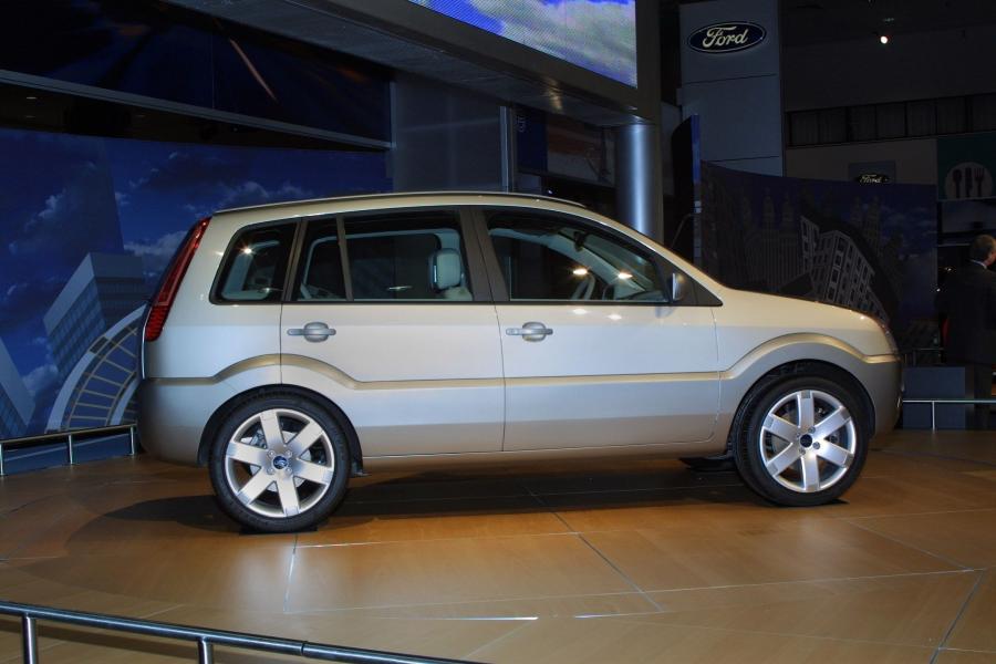  Ford Fusion Concept 2002 года  (фото 3 из 12)